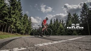 FEFLOGX Sportswear Fahrrad fahren in der Tight Shorts Camouflage und dem Funktionsshirt Mesh.