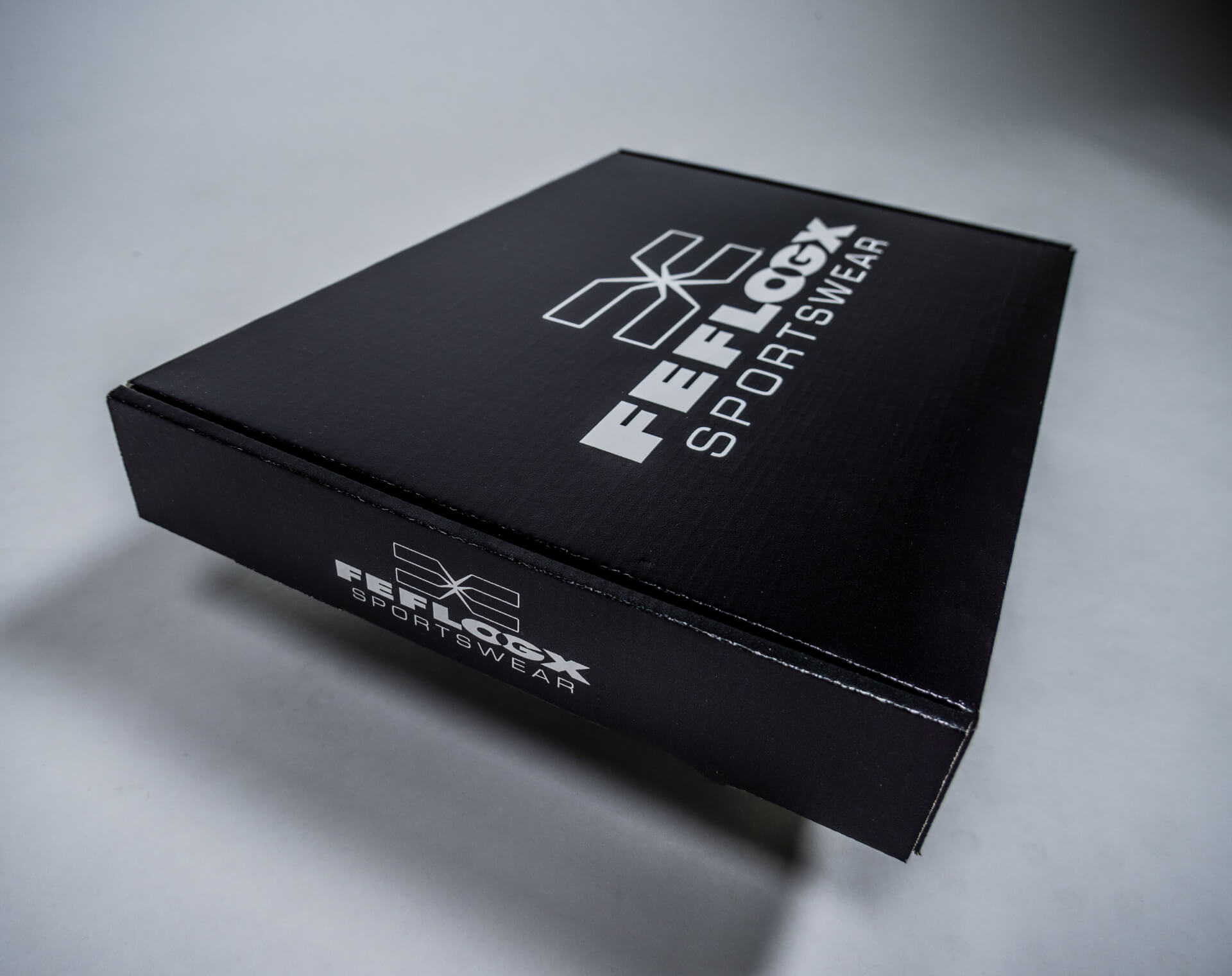 FEFLOGX Sportswear neue Premium Versandkartons (1).