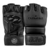 Hoch-professionelle MMA Trainingshandschuhe Performance by FEFLOGX Sportswear. Hochwertigstes & extrem strapazierfähiges FFX-Leder, MMA Gloves, MMA Boxhandschuhe, MMA Handschuhe, UFC Handschuhe, Boxsackhandschuhe, super-bequem & hoch-komfortabel, anatomisch vorgeformt & ergonomisch entwickelte Passform, max. Schutz & sportlich-elegantes Design, in schwarz & schwarz-weiß, extrem hochwertiges & starkes Verschlussband mit FEFLOGX Logo Hot Print, Beste Polsterung für maximale Power & exzellente Performance, mit Daumen Schutz, stehende Ansicht Paar (1-2).