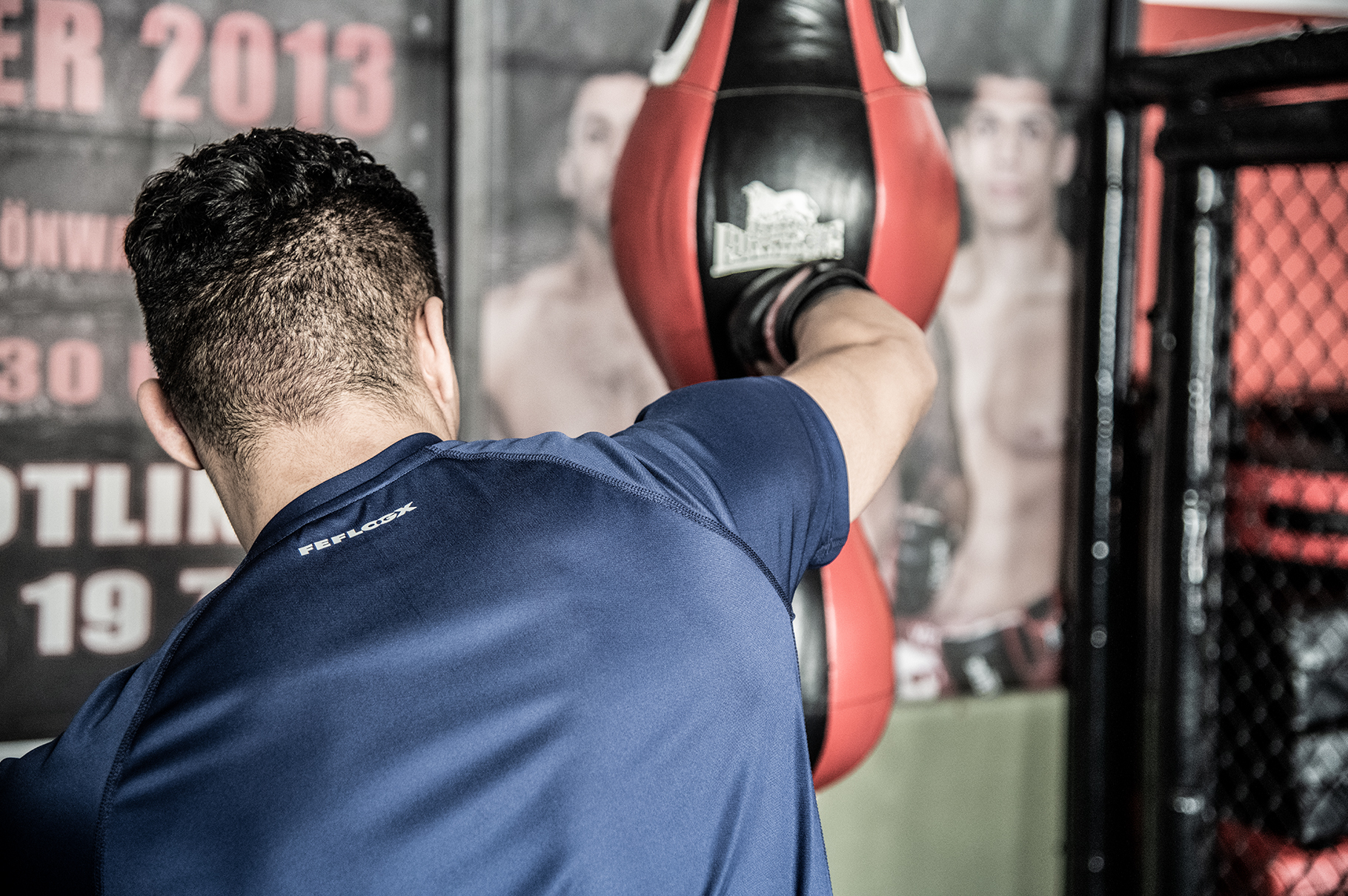 Kampfsport-Training mit MMA-Fighter und FEFLOGX Sportswear Athlete Soufian Haj Haddou aus dem Pride Gym, Funktionsshirt Pure.