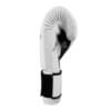 FFX Pro Boxhandschuhe Performance Striker von FEFLOGX Sportswear. Professionelle Kick Box Handschuhe, ultra hochwertig, Boxing-Gloves für max. Power, Kickbox Handschuhe, Muay Thai Handschuhe, Boxen Handschuhe Sparring, Boxsack-Handschuhe. Größen: 8oz, 10 oz, 12 oz, 14 oz, 16 oz. Farben: schwarz, rosa, olivgrün & weiß. Foto der Seite eines weißen Boxhandschuhs (1).