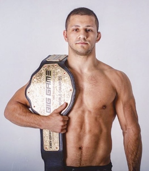 MMA-Fighter, FEFLOGX-Fighter & Champion Aleksandr Vertko aus dem MMA-Spirit aus Frankfurt, FEFLOGX Sportswear.