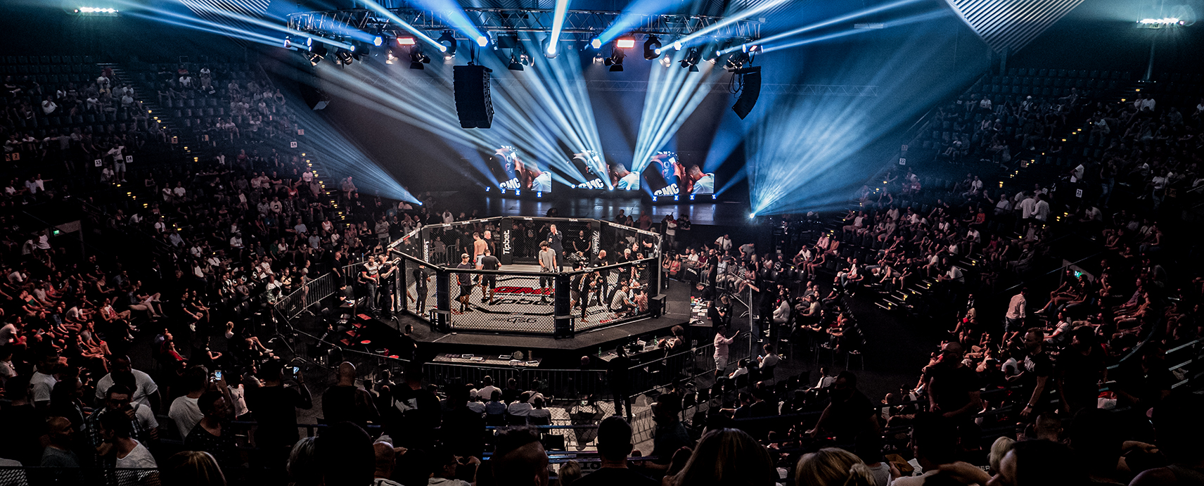 FFX Trainingsanzug Oktagon MMA Fighter Christian Eckerlin Support
