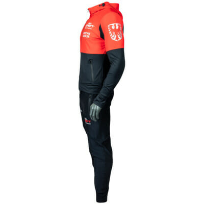 Support Trainingsanzug KSW MMA Fighter Christian Eckerlin, Zip-Hoody & Trainingshose/Jogginghose, MMA Spirit, Zec Plus, FEFLOGX Sportswear, linke seitliche Ansicht.
