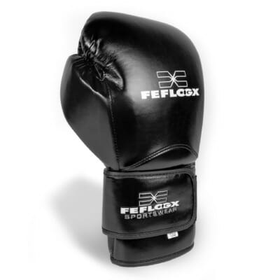 FEFLOGX Sportswear Boxhandschuhe EXC Move, Kickbox-Handschuhe, Thai-Boxhandschuhe, 10oz bis 16 Unzen, schwarz, einzeln vordere schräge Ansicht.