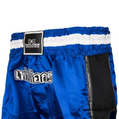 FFX Muay Thai Shorts Fight Performance von FEFLOGX Sportswear in schwarz, rot & blau. Hoch-professionelle, ergonomisch entwickelte & super-bequeme Thaibox Hose, extrem hochwertige & max. Robuste Fight Shorts, hoch-funktionelle, enorm langlebige Muay Thai Hose, Thaibox Shorts, seitlche Front-Nah-Aufnahme Mesh-Einsatz, blau.