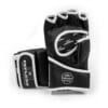 Hoch-professionelle MMA Training Handschuhe Power by FEFLOGX Sportswear. Hochwertigstes & extrem strapazierfähiges FFX-Leder, MMA Gloves, MMA Handschuhe Venum, Kampfsport Handschuhe, UFC Handschuhe, Boxsackhandschuhe, super-bequem & hoch-komfortabel, anatomisch vorgeformt & ergonomisch entwickelte Passform, max. Schutz & sportlich-elegantes Design, in schwarz-weiß, extrem hochwertiges & starkes Verschlussband mit FEFLOGX Logo Hot Print, mit Daumen Schutz, Ansicht stehendes Paar (3).