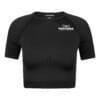 FFX Damen Sport Crop Top Shirt Precise Fit by FEFLOGX Sportswear, super bequem & mega stylisches Formlinien-Design, Teil des Zweiteiler Damen Sport Set aus Damen Tight Shorts & kurzarm Crop Shirt, Sportshirt Damen, Cropshirt, Crop Shirt, Trainingsshirt Damen, bauchfreies T Shirt, T Shirt Crop, Damen Cropped Shirt, Crop Top für Freizeit & Sport, Farben: schwarz-grau, rosa, blau, seitlich vordere Ansicht des schwarzen Crop Top Shirts mit Formlinien Shape-Style.