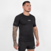 FFX Compression Rashguard Precise Control by FEFLOGX Sportswear, super komfortabel & mega Top stylisches Design, Sportshirt, Sport Shirt, Fight Shirt, MMA Rashguard, Kompressionsshirt Herren, Farben: schwarz, grün, weiß, seitlich vordere Ansicht des schwarzen Sportshirts.
