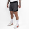 FFX 2 in 1 Performance Sport Shorts Fight Striker von FEFLOGX Sportswear, extrem hochwertige Gym Fight Shorts mit Tight Shorts, 2 in 1 Shorts, MMA Shorts, 2 in 1 Laufhose Herren, 2 in 1 Laufshorts in hellgrau, dunkelgrau & schwarz, seitliche Ansicht links vorne der dunkelgrauen Sportshorts.