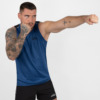 FFX Sport Tank Top Full Body Force by FEFLOGX Sportswear, super komfortabel & mega Top stylisches Design, Tank Top Herren, Herren Tanktop, Tanktop, ärmelloses Shirt, Tank Top Herren Sport, Gym Tank Top, Farben: schwarz, blau, seitlich vordere Action-Ansicht des blauen ärmellosen Sportshirts.