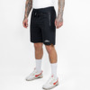 FFX Kurze Sporthose Shorts Maximum Control von FEFLOGX Sportswear, mit Reißverschlusstaschen, in schwarz & grau, Kurze Jogginghose, Laufshorts Herren, kurze Sporthose Herren, kurze Sporthosen, seitliche Ansicht links vorne, der schwarzen Sport Shorts.