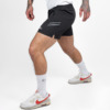 FFX Extra Kurze Sport Shorts High Power von FEFLOGX Sportswear, erstklassige Gym Shorts, super bequeme Laufshorts, Sporthose kurz Herren, kurze Jogginghose in grau & schwarz für Sport, Fitness & Kampfsport, seitliche Ansicht links vorne Action, schwarze Shorts.