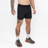 FFX 2 in 1 Performance Sport Shorts Fight Striker von FEFLOGX Sportswear, extrem hochwertige Gym Fight Shorts mit Tight Shorts, 2 in 1 Shorts, MMA Shorts, 2 in 1 Laufhose Herren, 2 in 1 Laufshorts in hellgrau, dunkelgrau & schwarz, seitliche Ansicht rechts vorne der schwarzen Sportshorts.