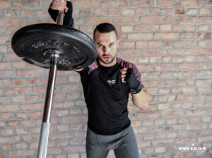 Kompressionsbekleidung im Sport, FEFLOGX Sportswear Prime Rashguard Camouflage & Prime Tight-Shorts Camouflage. Fitness & Kampfsport, Shooting in Industrie-Gebäude in Frankfurt.