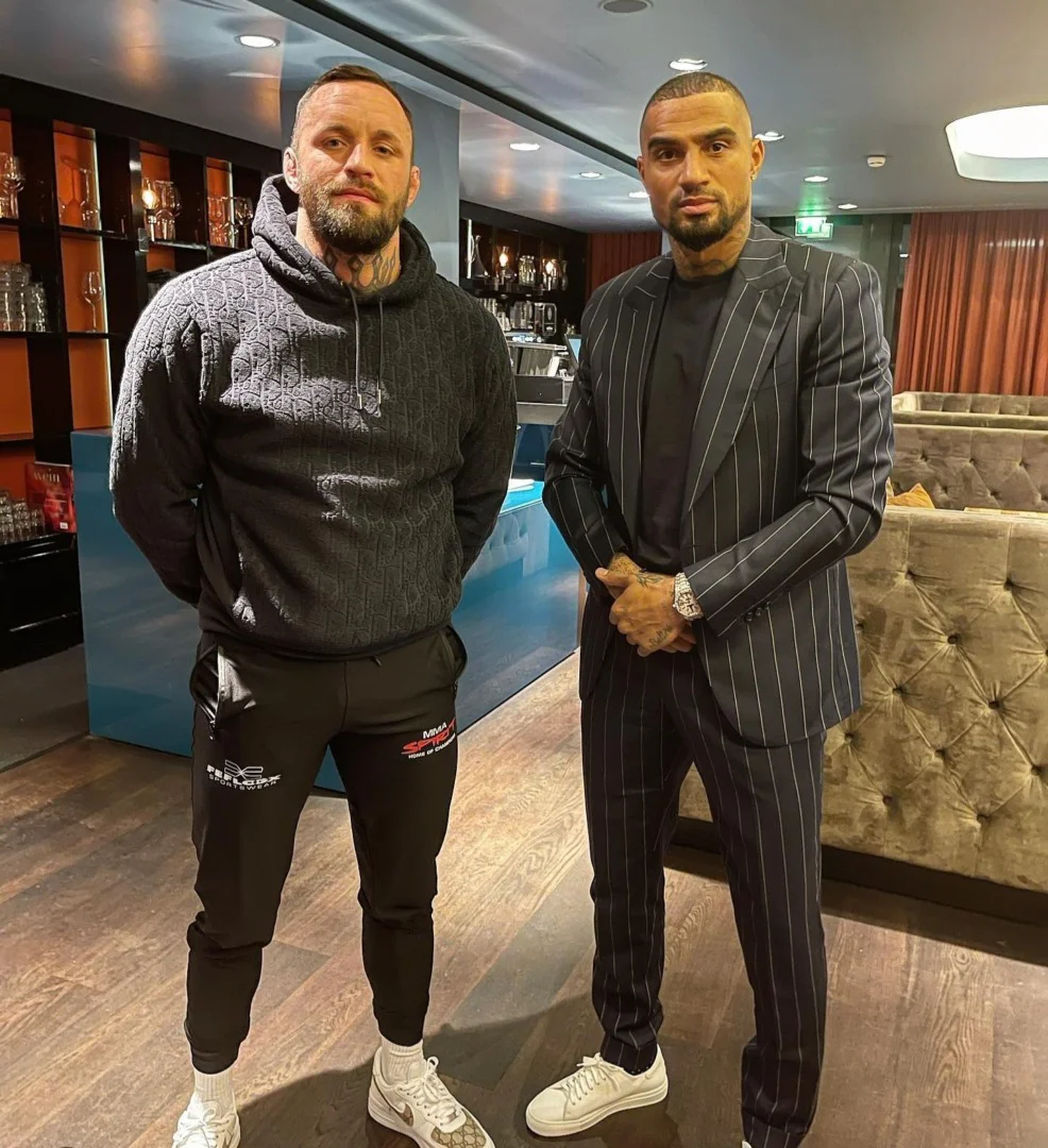 FEFLOGX Sponsoring & Partnerschaft mit dem renommierten Kampfsport Gym MMA Spirit aus Frankfurt am Main und den MMA Fighter Legenden & Oktagon MMA Champions Christian Eckerlin & Bayern München Fußball Star Kevin Prince Boateng, im FEFLOGX Team Eckerlin Trainingsanzug & Sporthose, Youtube Star & KSW MMA Cage-Fighter Christian Eckerlin (8).