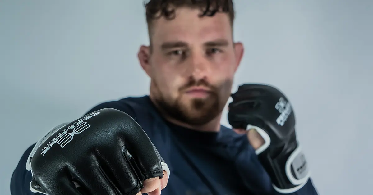 FEFLOGX Sponsoring MMA Fighter Mohamed Marcel Grabinski aus dem UFD Gym aus Düsseldorf, wo auch die Dulatov-Brüder & Kerim Engizek trainieren, mit den MMA Handschuhen von FEFLOGX für Superior Performance (2).