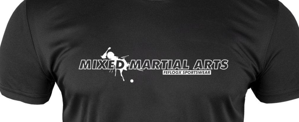 FFX Pro MMA Shirt Extreme Strike by FEFLOGX Sportswear, Sportshirt super bequem, hoch komfortables Basic T Shirt Lifestyle, High Performance Sport Shirt, UFC MMA Shirt, UFC MMA T Shirt, Mixed Martial Arts (MMA) Schriftzug mit Blut Spritzern, für Herren, Damen, Unisex, in weiß & schwarz, Vorderseite schwarzes Shirt Nahaufnahme für Seite Various Shirts.