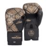 FFX High Level Profi Boxhandschuhe Superior Striker by FEFLOGX, Kickboxhandschuhe, Handschuhe für Boxen & Kickboxen & Muay-Thai, High-professional Boxing Gloves Elite, Handflächen- & Handrücken-Ansicht der Thaibox Handschuhe mit goldenem Versace Muster.