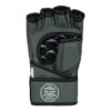FFX Pro MMA Trainingshandschuhe Superior Performance by FEFLOGX Sportswear, hochwertigstes & extrem strapazierfähiges FFX-Leder, MMA Boxhandschuhe, MMA Handschuhe, Kampfsport Handschuhe, MMA Gloves, super-bequeme MMA Kampfhandschuhe, anatomisch vorgeformt & ergonomisch entwickelt, max. Schutz & elegantes Design, in schwarz, schwarz-weiß & olivgrün, Beste Polsterung für max. Power & exzellente Performance, Handflächen Einzel-Ansicht der grünen MMA Handschuhe Training mit Daumenschutz.